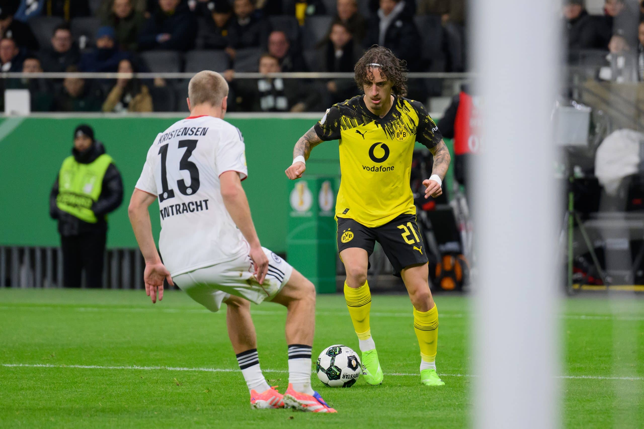 FRANKFURT AM MAIN, GERMANY - OCTOBER 28: Fabio Silva of Borussia Dortmund challenges Rasmus Kristensen of Eintracht Frankfurt during the DFB Cup match between Eintracht Frankfurt and Borussia Dortmund at Deutsche Bank Park on October 28, 2025 in Frankfurt am Main, Germany. (Photo by Christian Kaspar-Bartke/Getty Images)