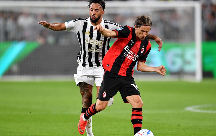 Nico Gonzalez aux prises avec Luka Modric lors de Juventus - Milan (Photo by Valerio Pennicino/Getty Images)